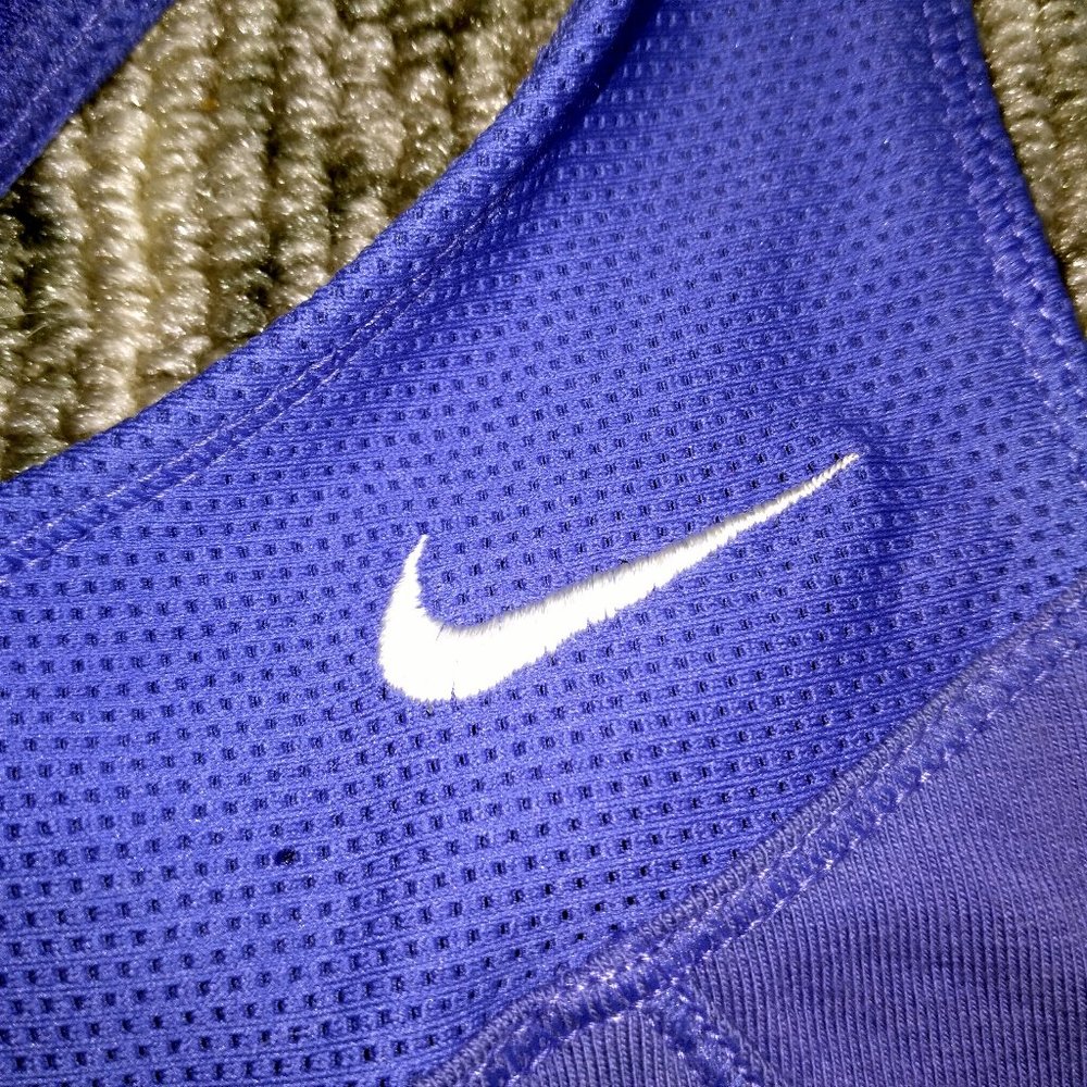 NIKE women's sports tank top with bra support EUC - Picture 5 of 8